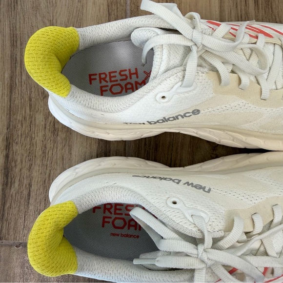 New Balance Fresh Foam X More v4 B-WHITE Running Athletic Shoe Size 9.5 - Picture 15 of 17